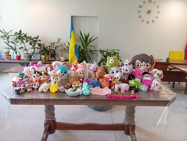 Іграшки для дітей від небайдужого благодійника